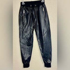 Venti6 Leather Look Jogger Style Pants Size Large - 100 %‎ Polyurethane